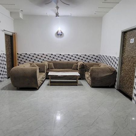 Hotel House Of Krishna à Vrindāvan Extérieur photo