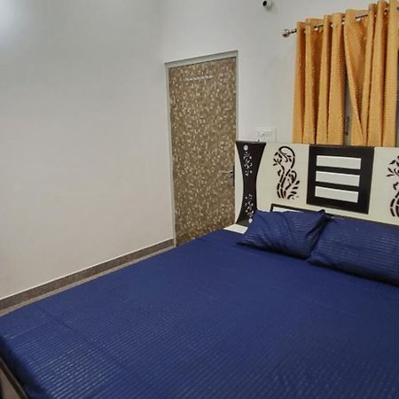 Hotel House Of Krishna à Vrindāvan Extérieur photo